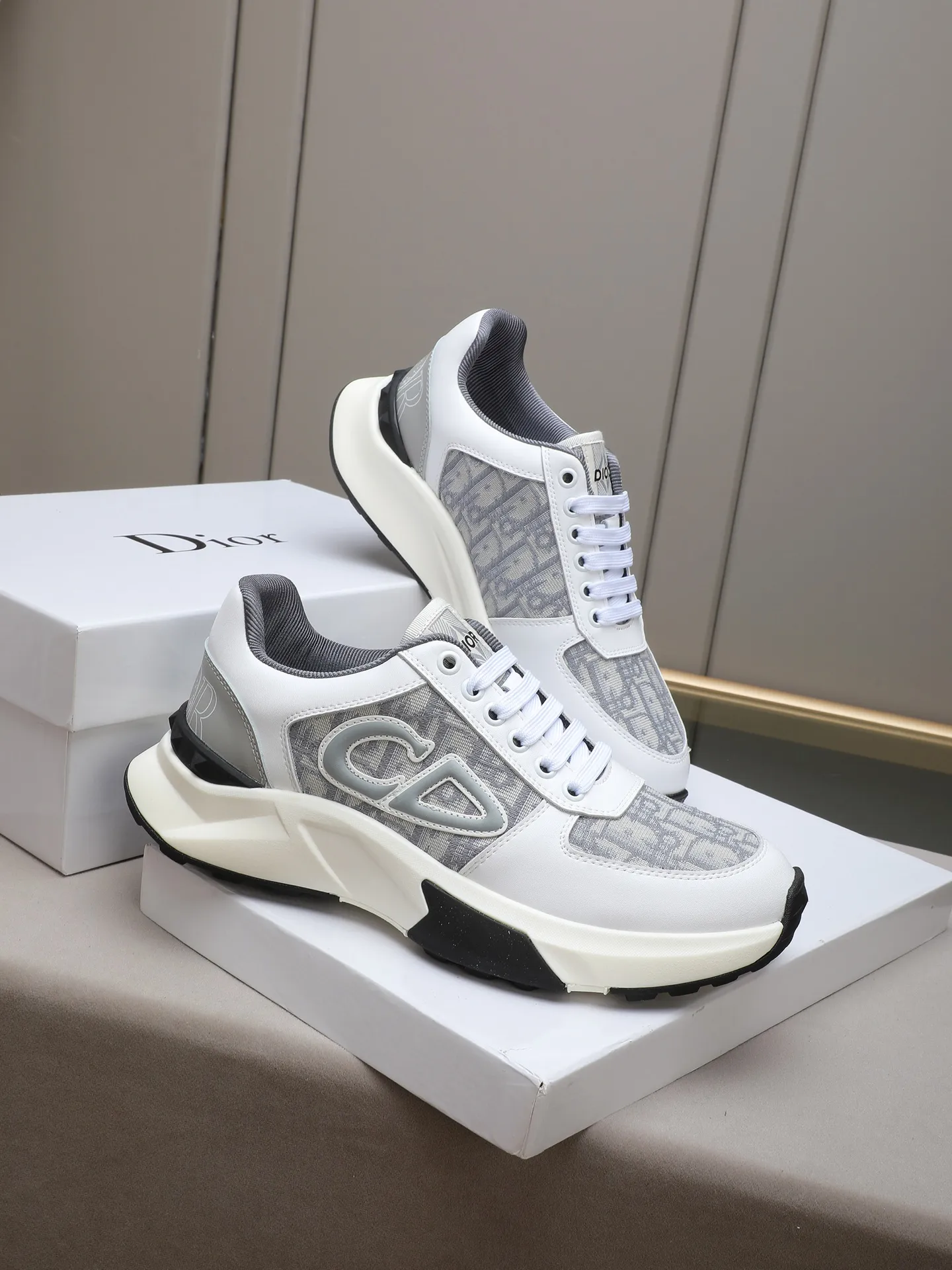 🆕🆕🆕Men's Shoes💰P440 Dior's avant-garde and versatile fashionable men's shoes are privately modeled, calfskin stitched with Dior's special waterproof fabric, fashionable, simple, stylish, eye-catching and classy. It will subvert old ideas and be a must-have for fashionistas who want to spend time with you! Must keep it for yourself! High and comfortable but low, high-end quality workmanship. Code number: 38-44 (45 customized) 4 colors for your choice [kiss][kiss][kiss]